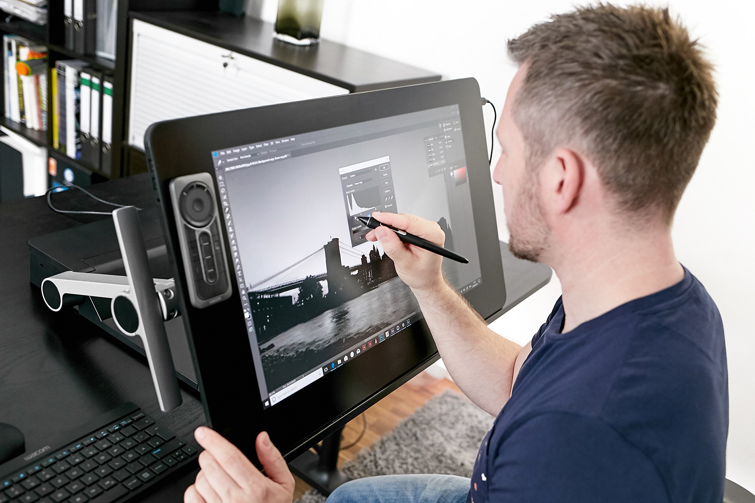 wacom-cintiq-pro-24-ergo-stand-support-ergonomique-inclinable-et-pivotant image 6