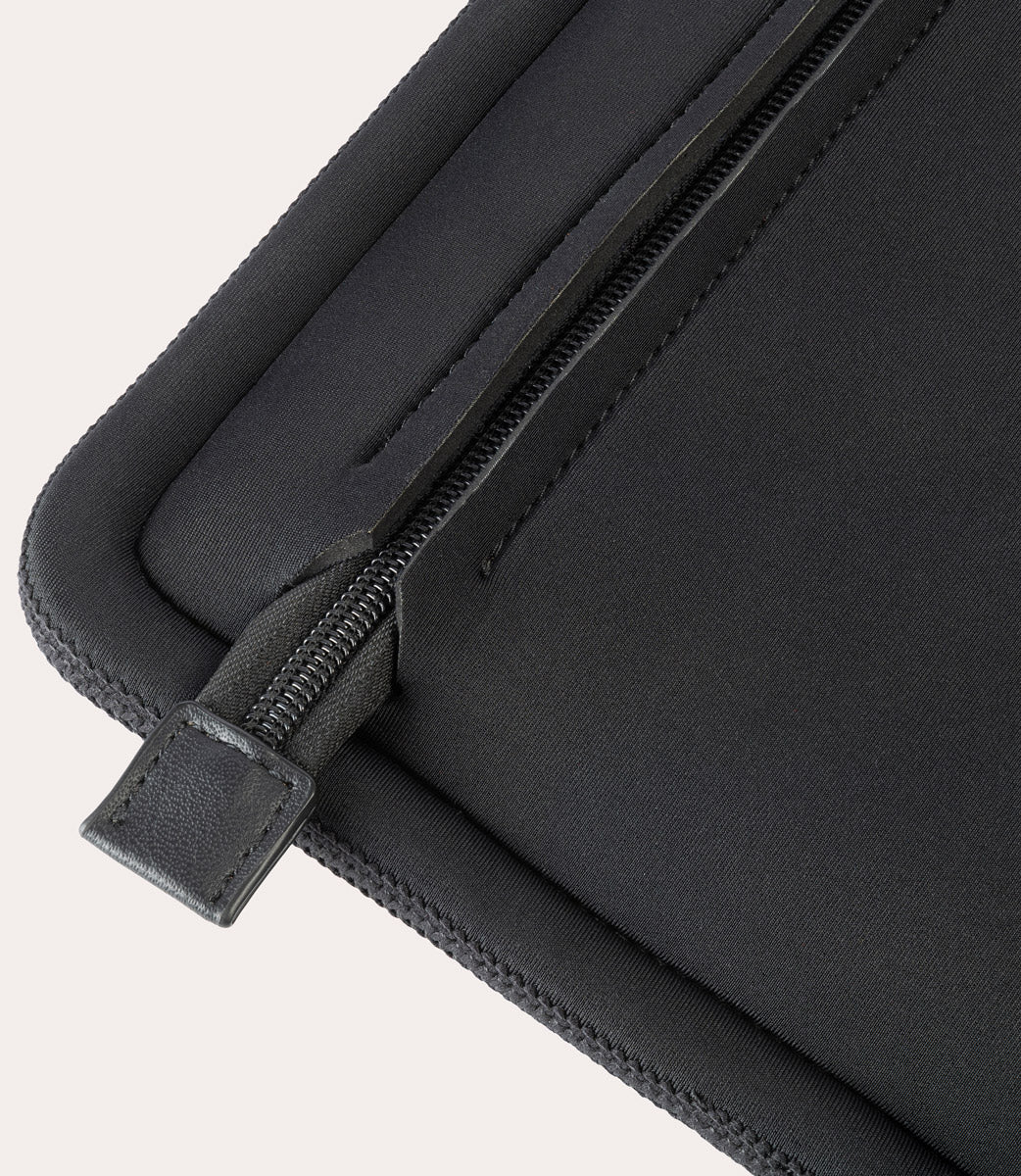 tucano-intorno-second-skin-housse-macbook-n-opr-ne-antichoc image 7