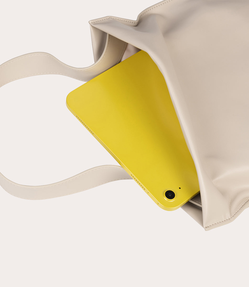 tucano-ginetta-sac-bandouli-re-sac-souple-aspect-cuir-recycl image 4